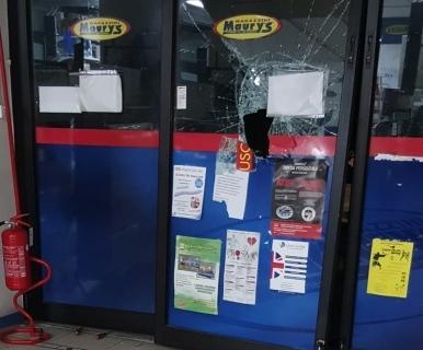 Alghero, ladri in azione da Maury’s: bottino di pochi spiccioli 