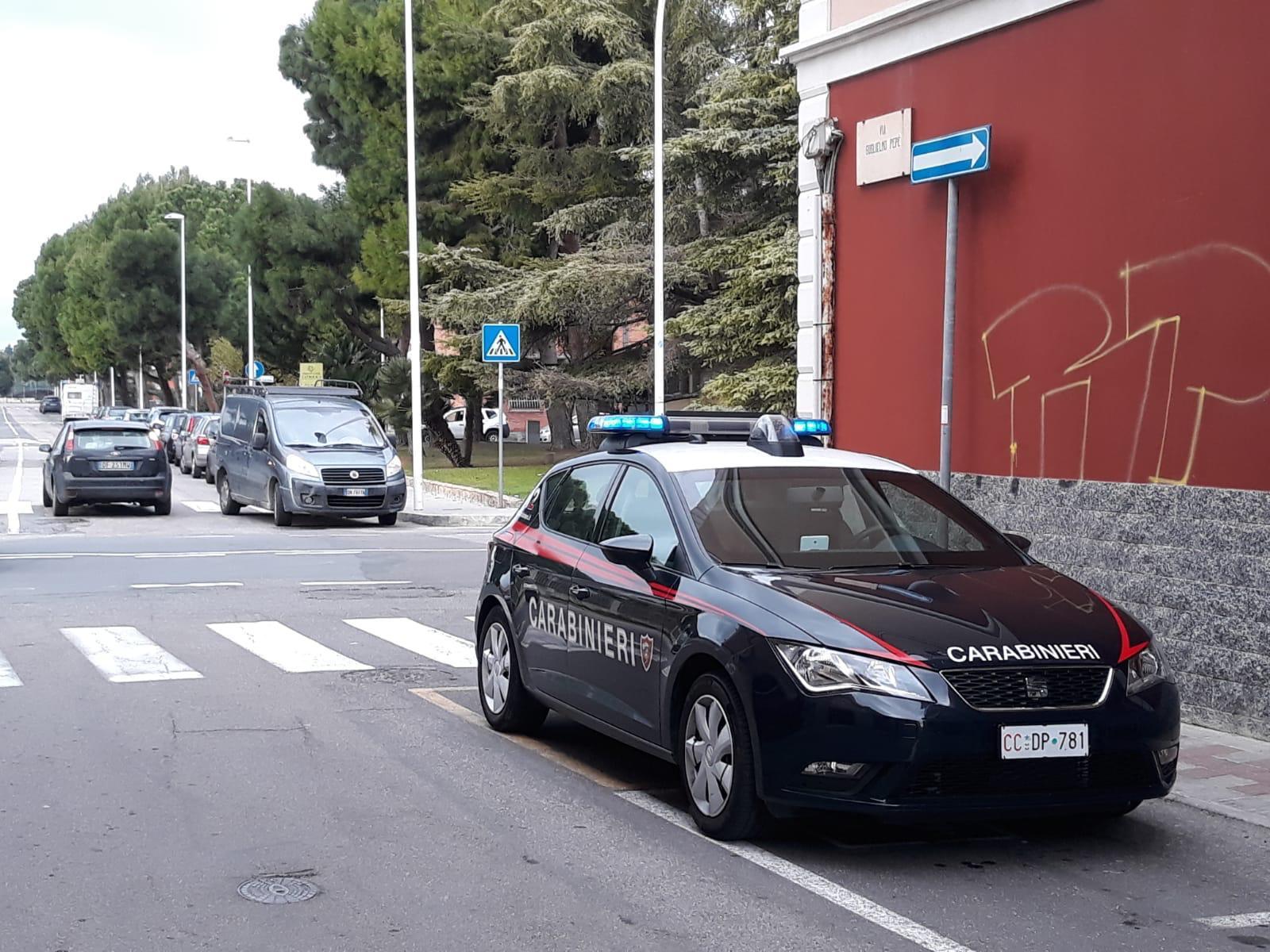 Con lo scooter contro un'auto, ferito un diciottenne