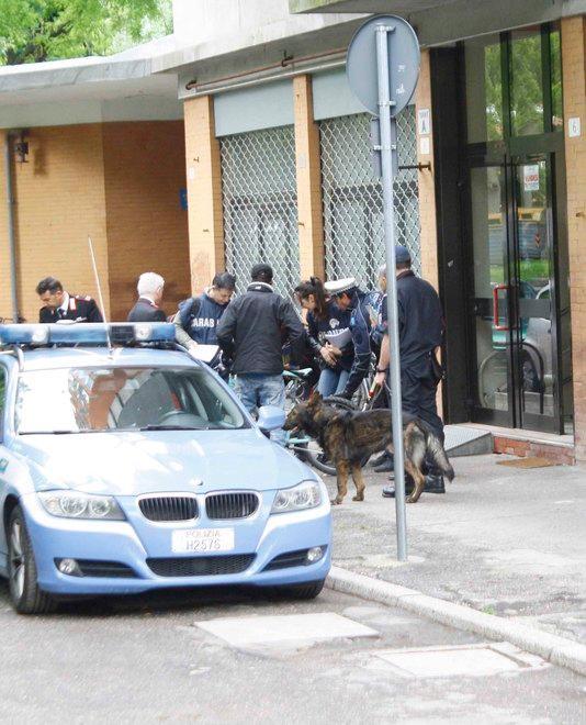 Droga, dieci ovuli in pancia. Salvata dal malore e arrestata 