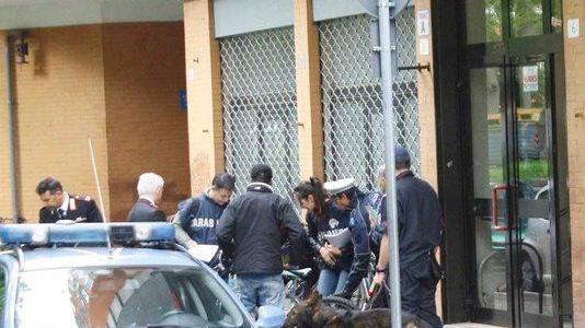 Droga, dieci ovuli in pancia. Salvata dal malore e arrestata