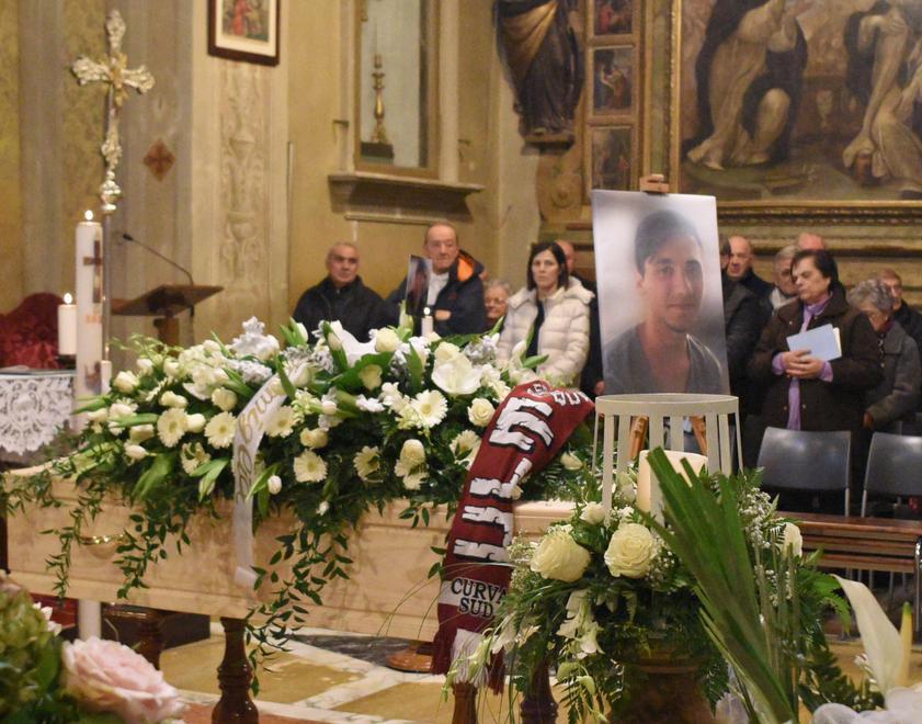 I funerali di Sergio Giacobazzi nella chiesa di Castellarano
