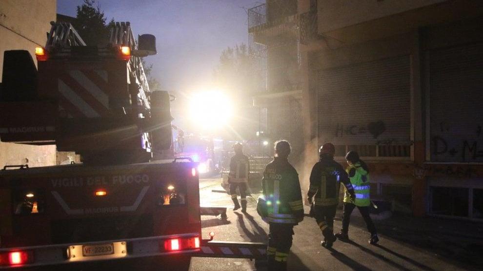 Fiamme in hotel occupato: sette intossicati