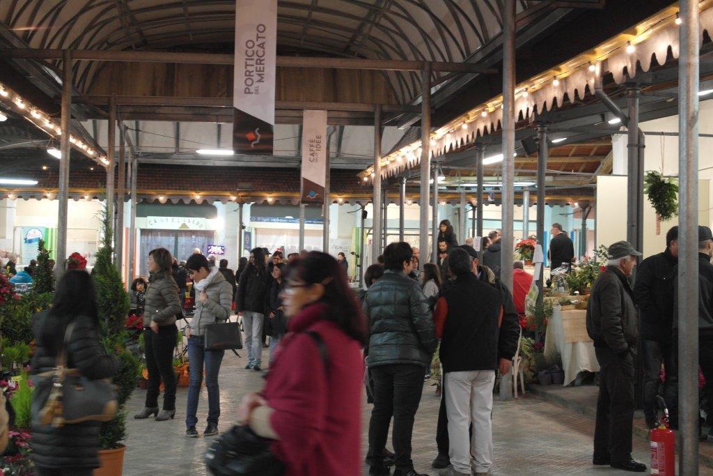 Prodotti della terra, buon cibo e musica: a Sassari il mercato civico si accende con Food&amp;Beverage