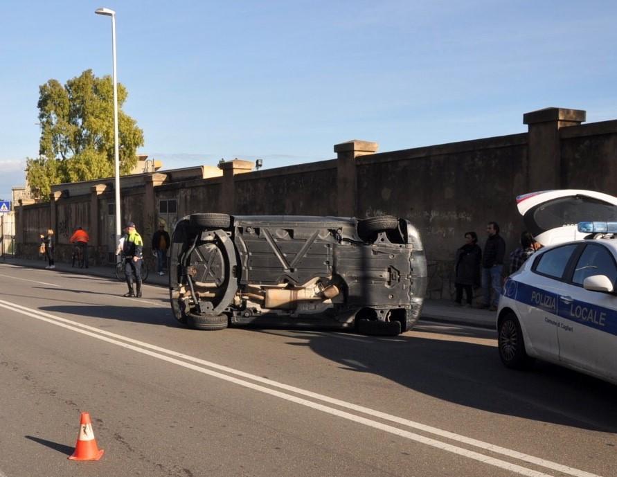 L'incidente in via Cadello (foto Mario Rosas)