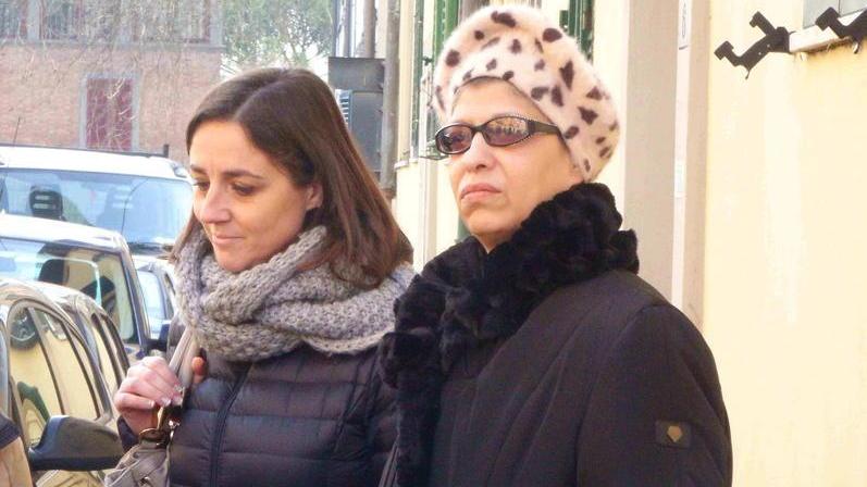 «Lasciato morire sul pavimento»: per la vedova pm chiede 17 anni