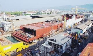 La nave tenuta in ostaggio in cantiere dai lavoratori