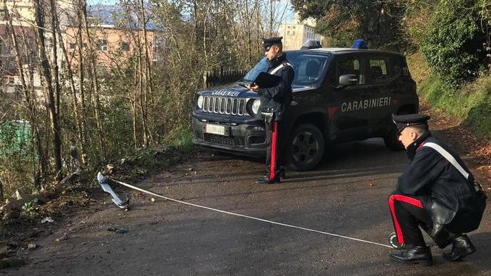 Inseguimento stile Usa: auto contro un muro, bloccato un ubriaco