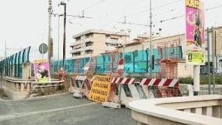 Il passaggio a livello di piazza della Repubblica chiuso dal 29 maggio scorso