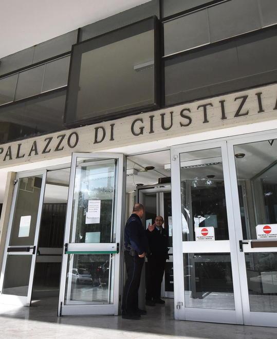 Finisce la relazione e lui la perseguita
