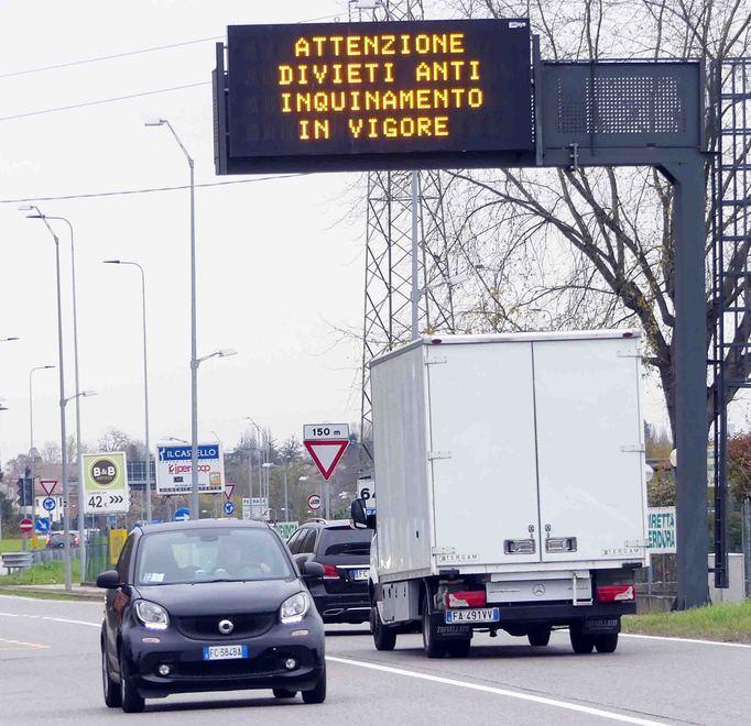 Allarme smog, quattro giorni di stop Fermi gli Euro 4, massimo 19° in casa 
