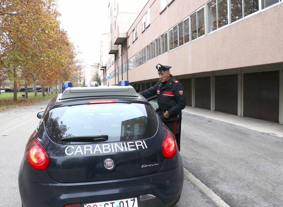 Doppio furto compiuto in un condominio Colpi anche di giorno 