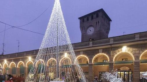 Babbo Natale e i suoi elfi attesi in piazza Cavour