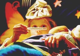 A letto con l’influenza. In città c’è un vero picco di casi: le scuole hanno aule semideserte tanto che alcuni presidi hanno chiesto a sindaco e Asl come comportarsi