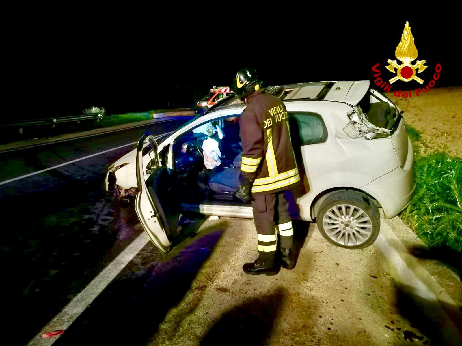I vigili del fuoco sul luogo dell'incidente