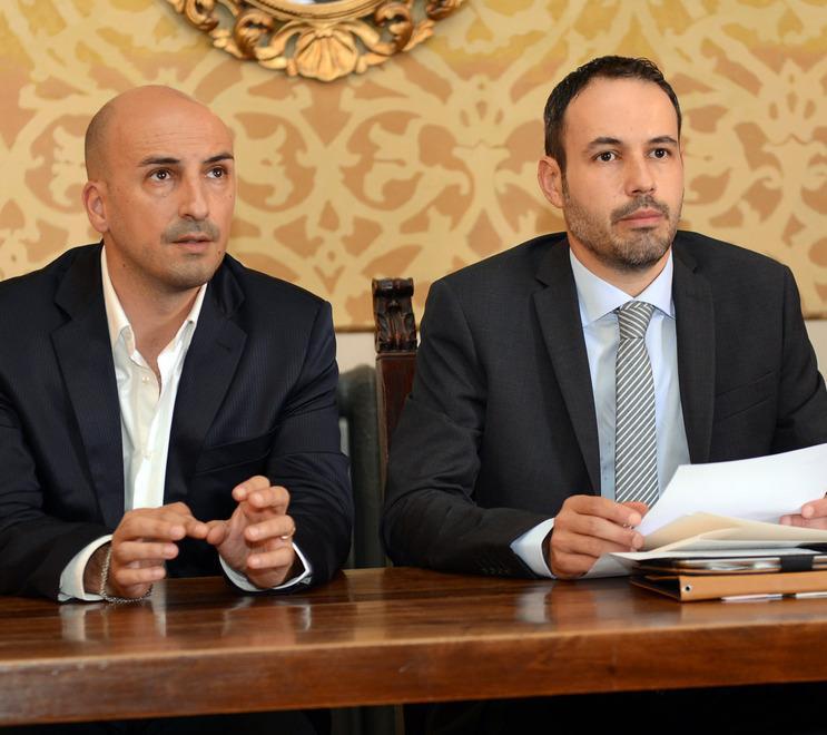 Carpi, il vicesindaco Morelli: "È un complotto", il Comune ferma lo show in piazza 