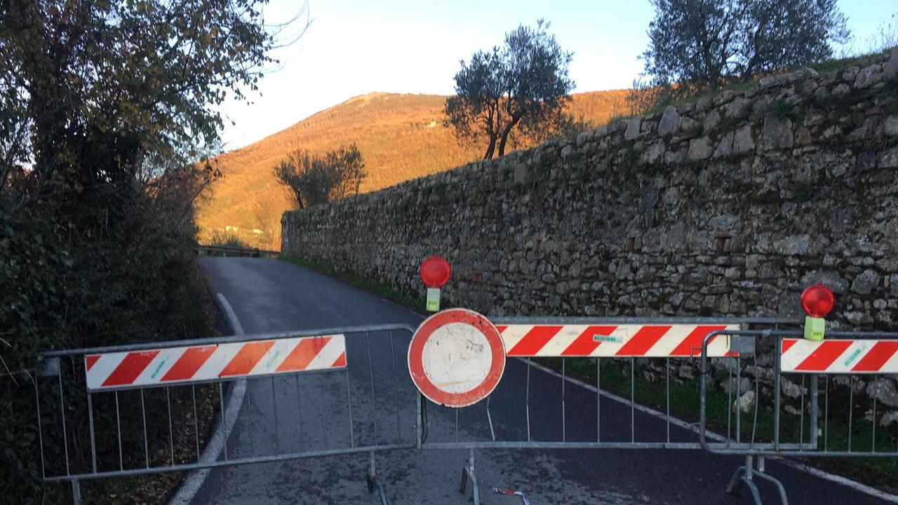 Via di Canneto chiusa al traffico (foto Sproviero/Batavia)