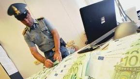 La Finanza impegnata in perquisizioni in banca