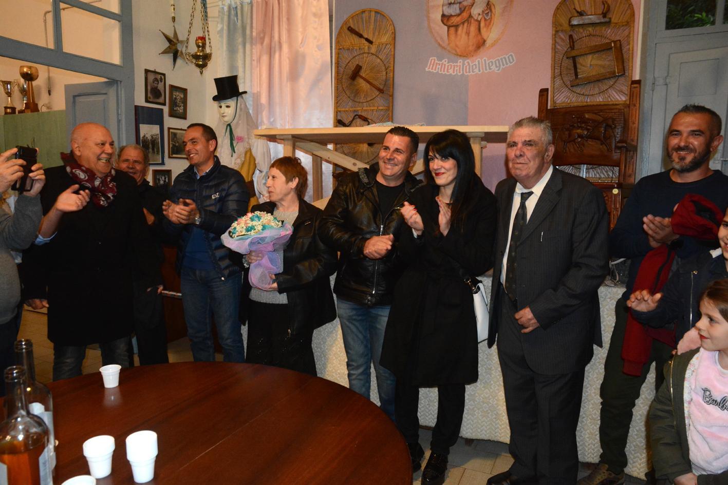 Al centro Davide Musu durante la presentazione al gremio dei Falegnami