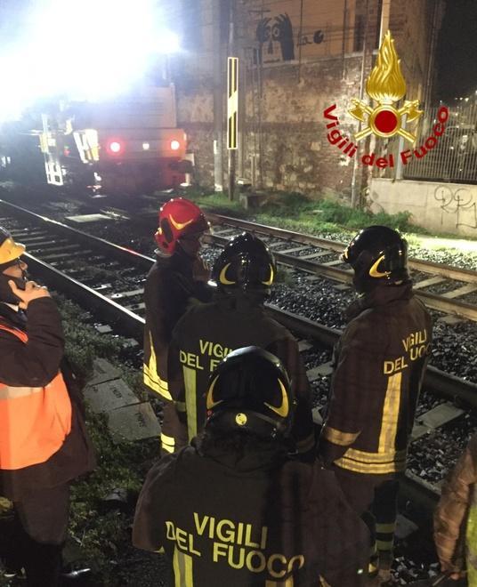 Treno merci urta piattaforma Cinque feriti, uno gravissimo 