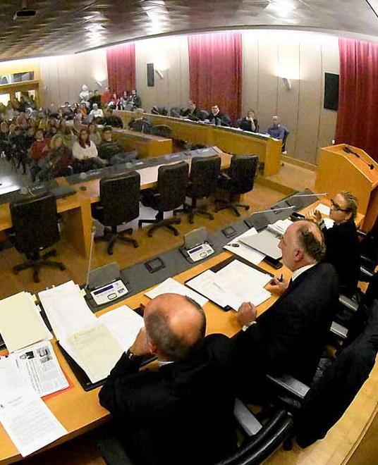 Opposizione e civici concordi: «Lorenzetti si faccia da parte» 