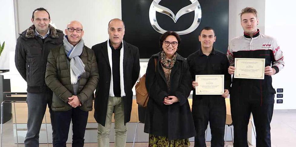 I ragazzi a scuola di automobili con la Toyota 
