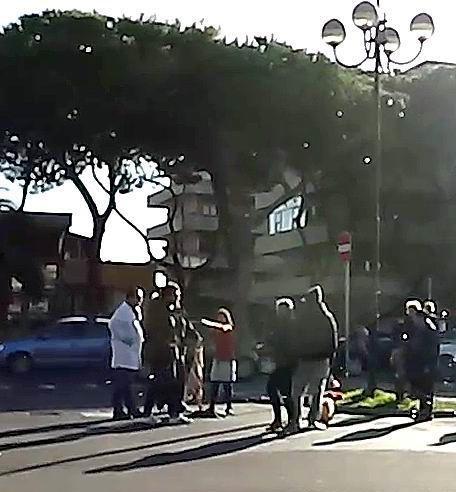 Cerca di derubare un anziano, denunciata Lei: mi ha dato un calcio