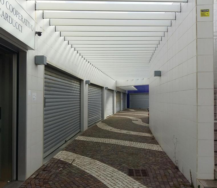 Casa vacanza al posto dei negozi la novità sul lungomare di Marina 