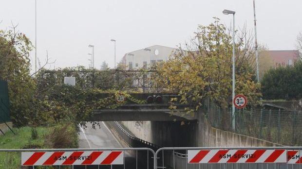 Gravi danni al sottopasso di via Fosso del Masi