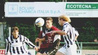 Sassarini (sulla destra) nel match di ieri con il Chioggia Qui porta avanti la palla con la testa