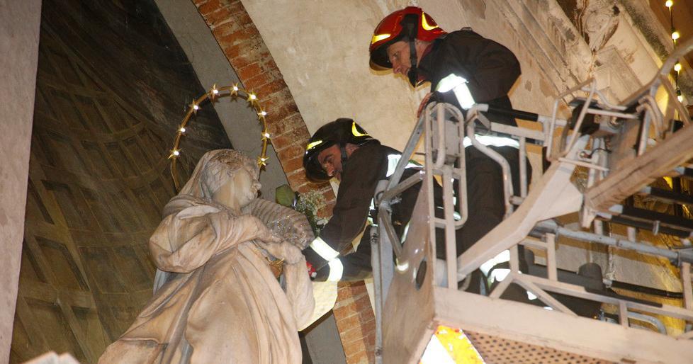 Fiori alla Madonna in piazza