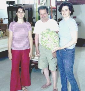 Dolfi con le due figlie nell’azienda