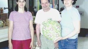 Dolfi con le due figlie nell’azienda