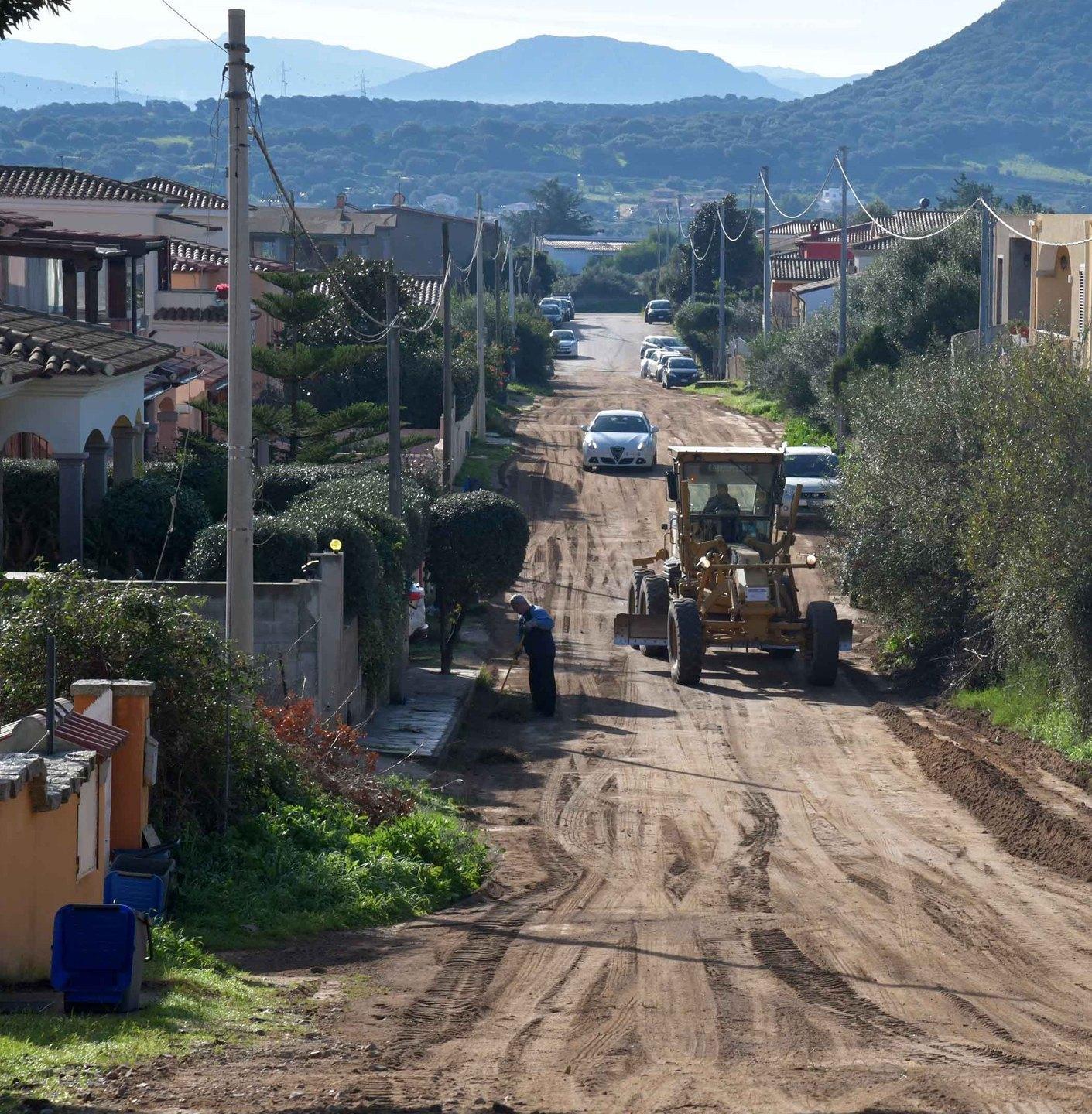 Strade da incubo a Santa Mariedda gli abitanti tappano le buche
