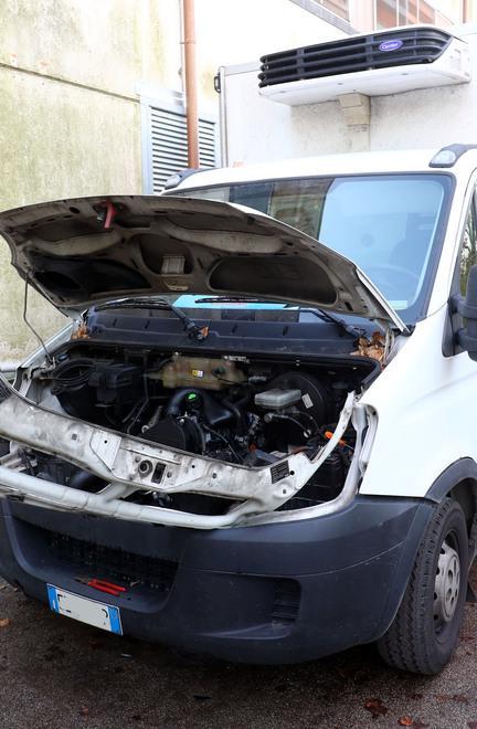 Ferrara, rubati i pezzi del furgone 