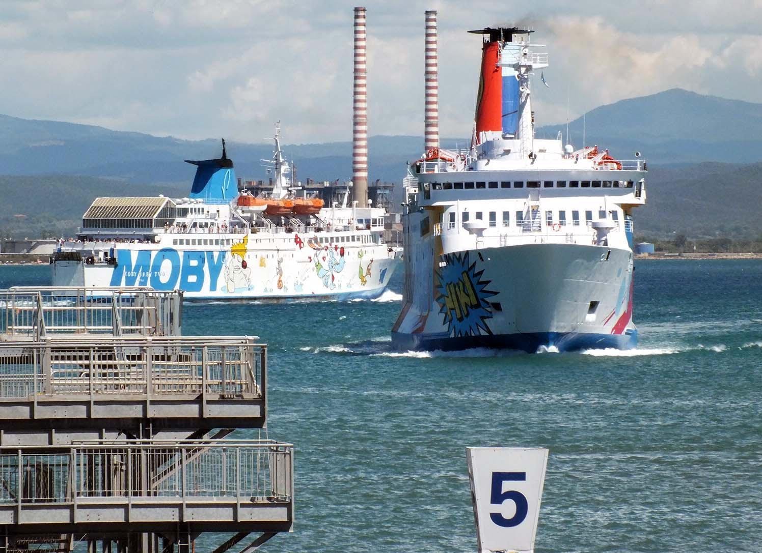 Maltempo, interrotti i collegamenti dei traghetti con l'isola d'Elba