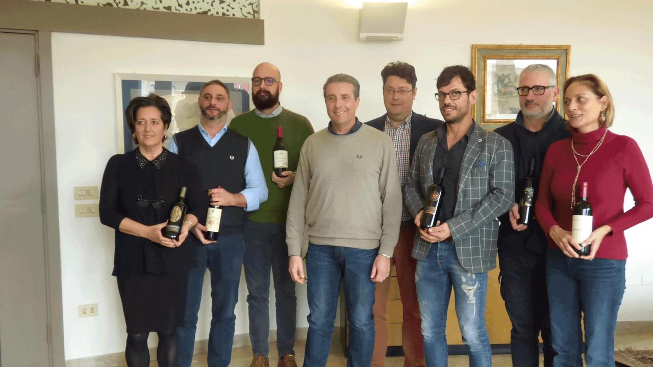 Gli imprenditori del Consorzio. Al centro: Valter Tamburini, presidente della Camera di Commercio