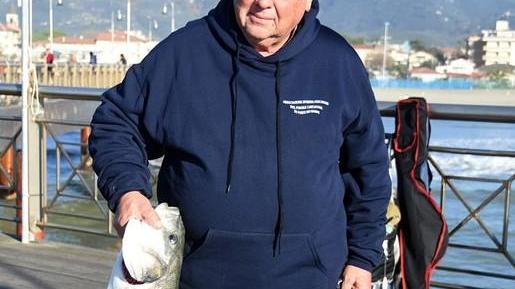 Pesca una spigola di 7 chilogrammi