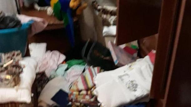 Le rubano l’anello della madre morta: «È il quinto furto»