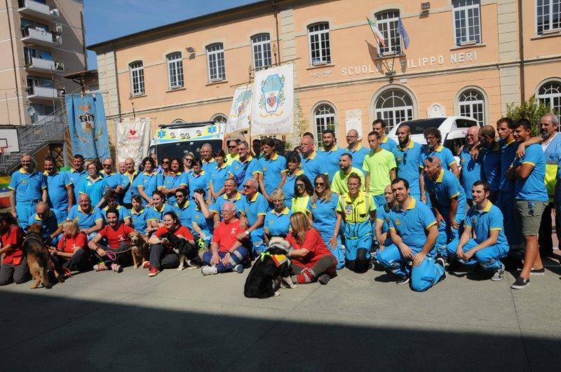 Un gruppo di volontari della Misericordia