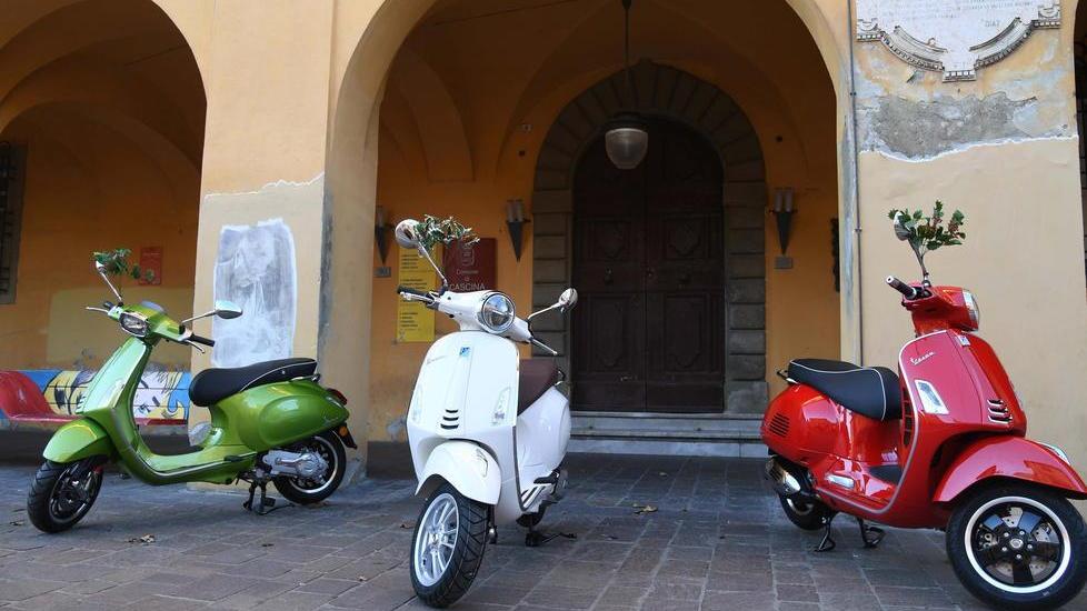 Al Cascina Loves Vespa tutti in fila per provare la nuova arrivata Piaggio che si muove silenziosa