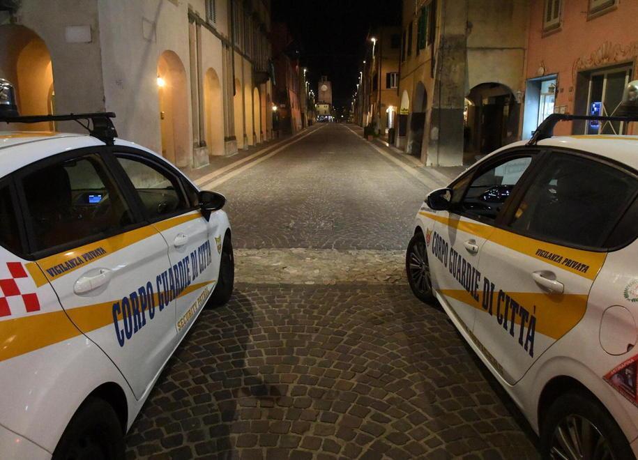 Con le “Sentinelle di notte” a pattugliare strade e piazze 