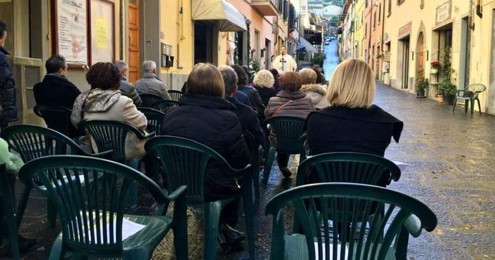 Celebrata la messa all’aperto