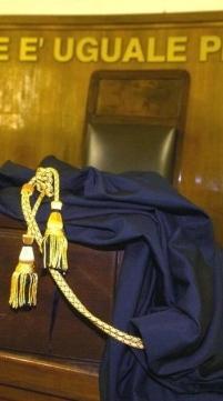 Padre-padrone condannato per lesioni alla figlia 