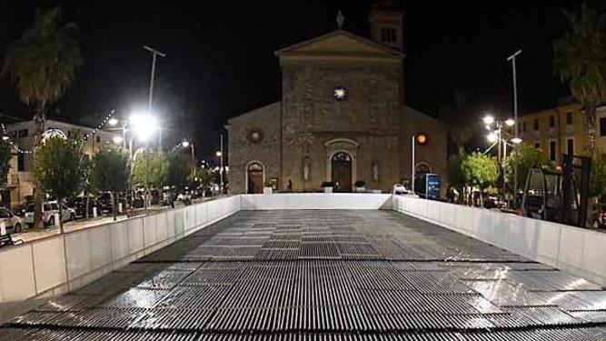 A Marina pista di pattinaggio sul ghiaccio
