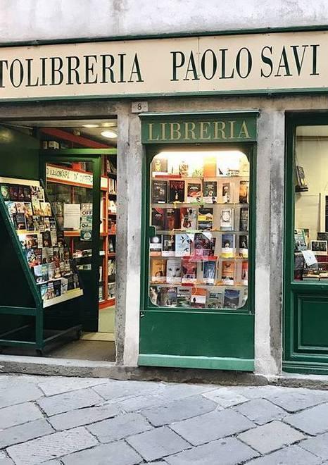 Riapre la libreria Savi e ritorna il profumo di carta e libri 