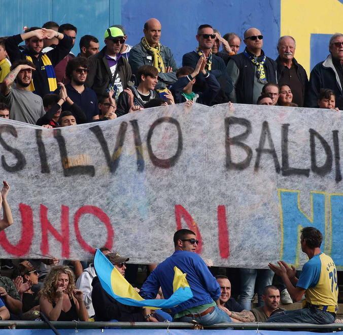 Cori, bandiere e striscioni il tifo oggi non si ferma 