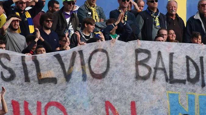 Cori, bandiere e striscioni il tifo oggi non si ferma