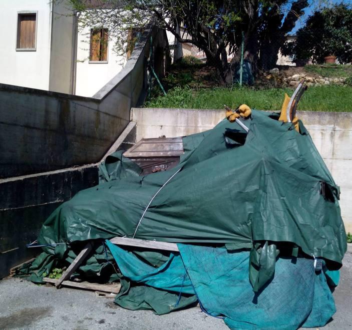 Antichi carri funebri in regalo il rimedio dopo anni di incuria 