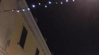 Le 79 stelle da Salivoli fino ai Diaccioni Poi si accende la luminaria anche nel centro città