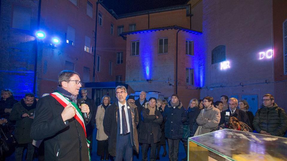 «Serata Ago: riflettori al neon sul fallimento della Giunta»